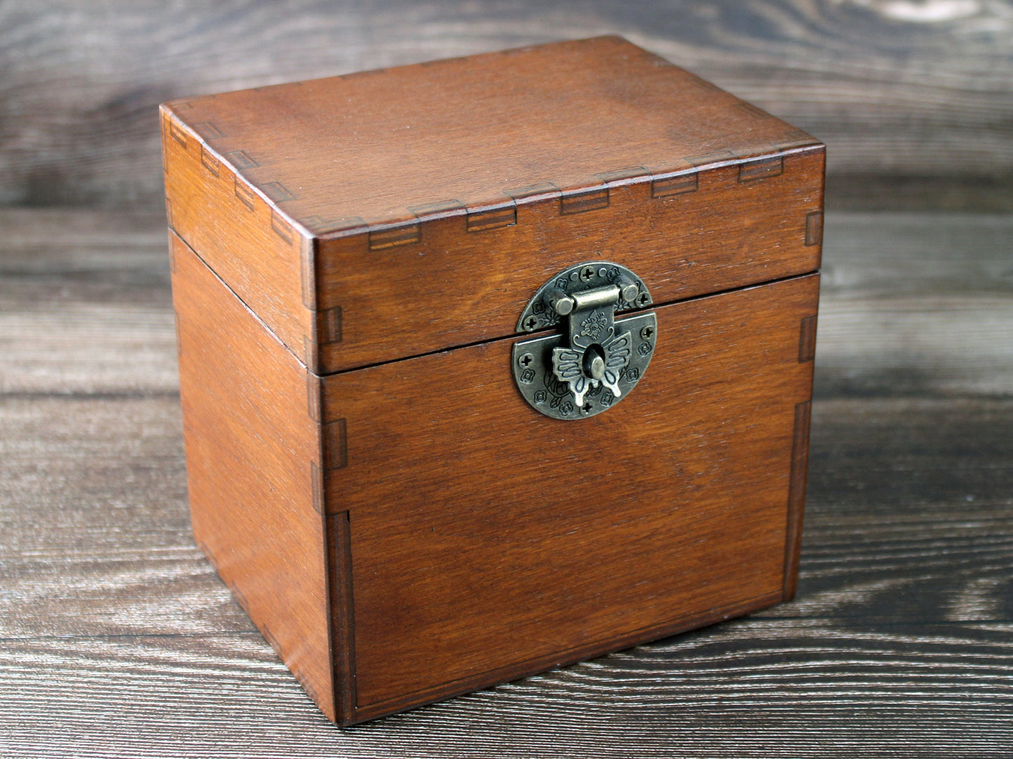 12 Bottle Two-Section Apothecary Chest – Personalised Option