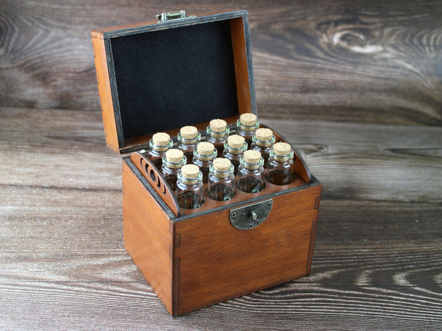 12 Bottle Two-Section Apothecary Chest – Personalised Option