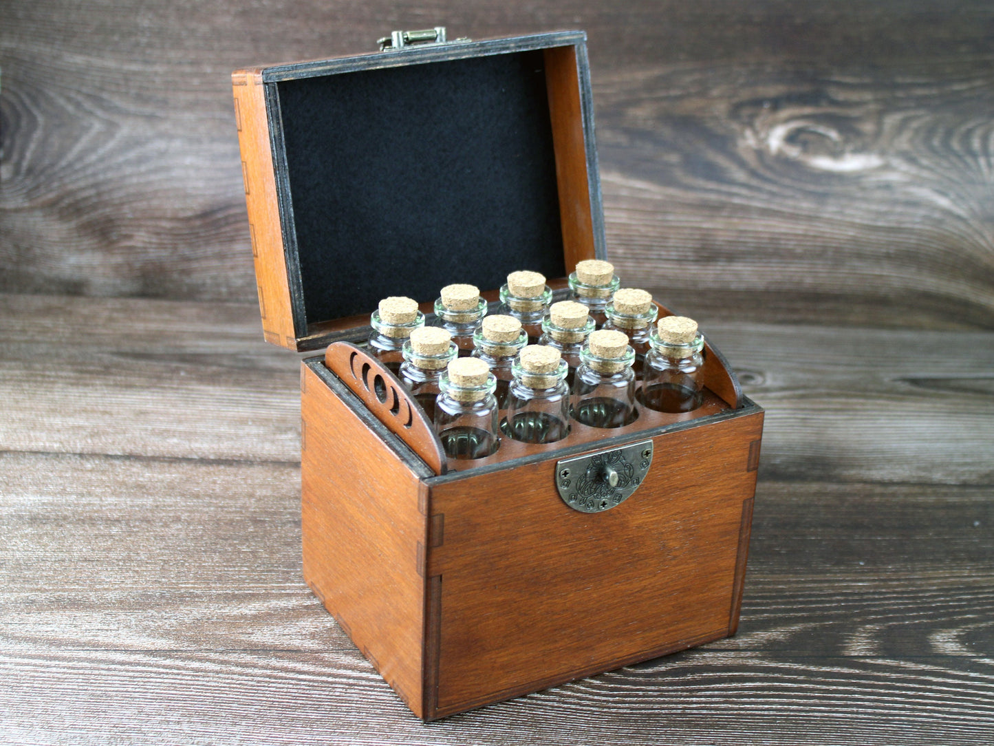 12 Bottle Two-Section Apothecary Chest – Personalised Option