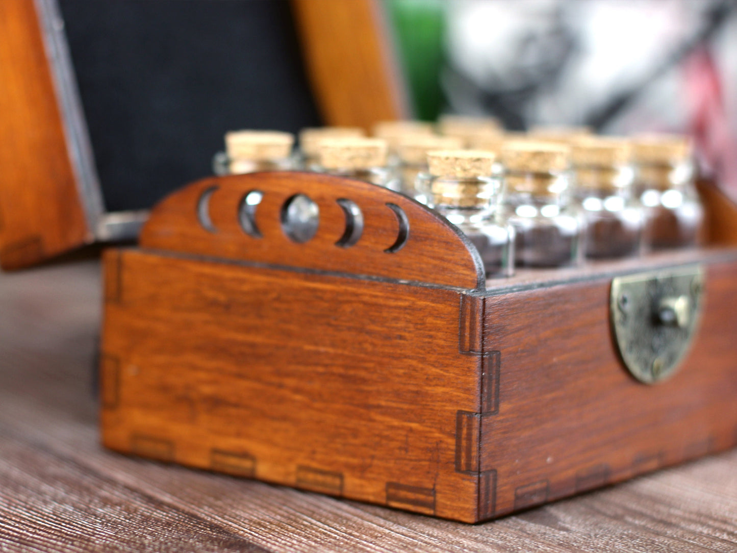 12 Bottle Apothecary Chest