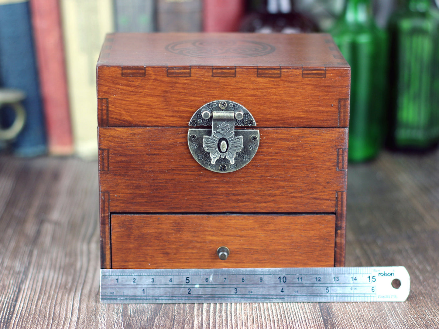 12 Bottle Apothecary Chest with Drawer