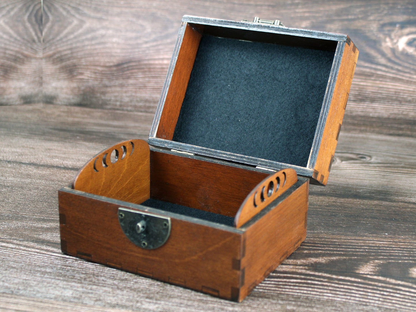 12 Bottle Apothecary Chest