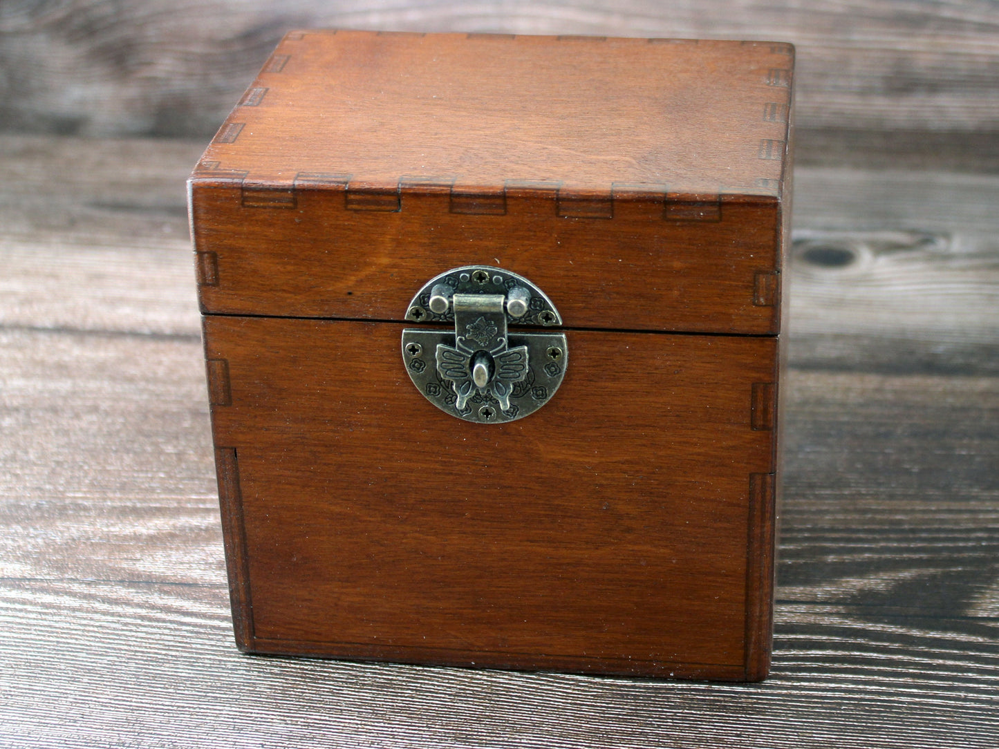 12 Bottle Two-Section Apothecary Chest – Personalised Option